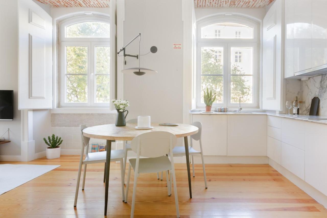 Update Urban Chic Flat In 19Th Century Building 2 Bedrooms & 2 Bathrooms & Ac Central Alfama District Lisboa Ngoại thất bức ảnh