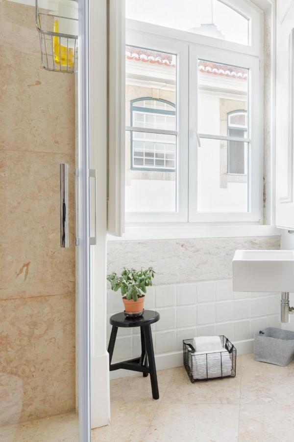 Update Urban Chic Flat In 19Th Century Building 2 Bedrooms & 2 Bathrooms & Ac Central Alfama District Lisboa Ngoại thất bức ảnh