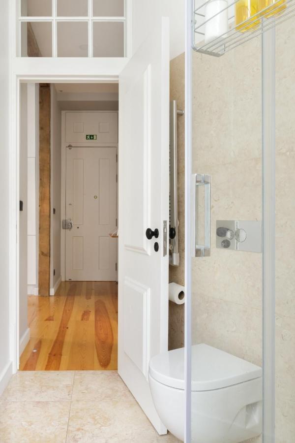 Update Urban Chic Flat In 19Th Century Building 2 Bedrooms & 2 Bathrooms & Ac Central Alfama District Lisboa Ngoại thất bức ảnh