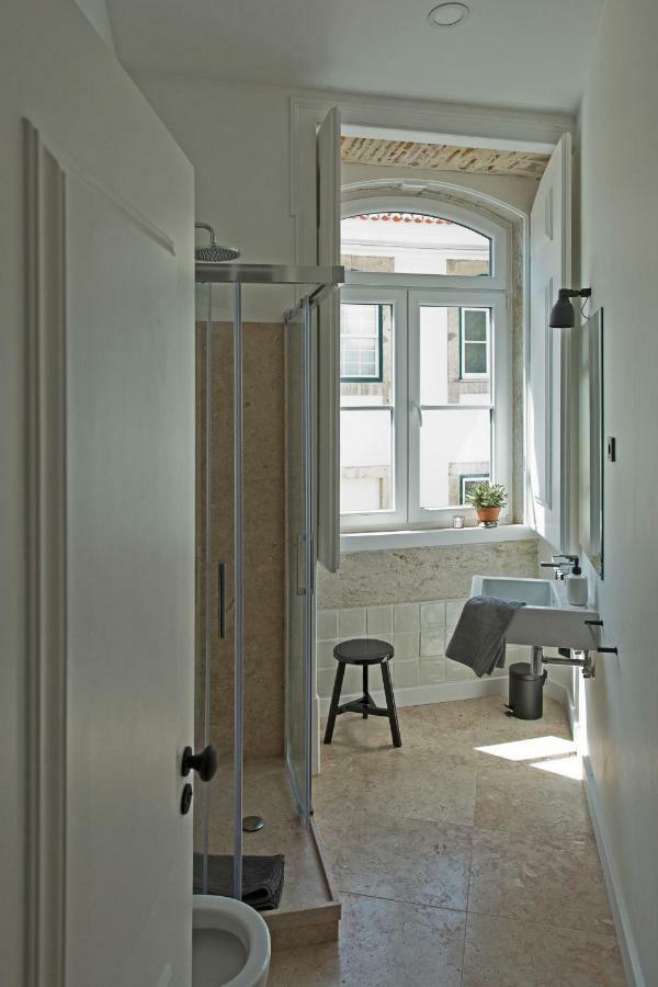 Update Urban Chic Flat In 19Th Century Building 2 Bedrooms & 2 Bathrooms & Ac Central Alfama District Lisboa Ngoại thất bức ảnh